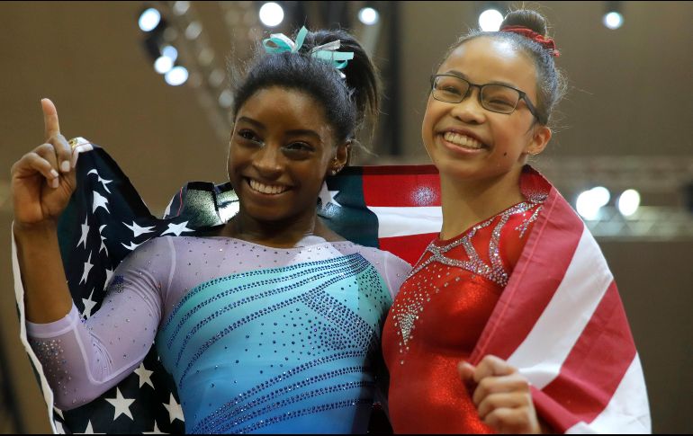 Simone (izquierda) prolonga su racha victoriosa, que comenzó en los campeonatos nacionales de 2013 e incluye cuatro medallas de oro en Río 2016. AP/V. Ghirda
