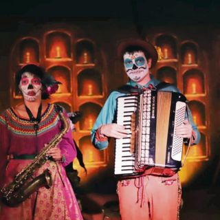 Calaverandia inicia su colorida fiesta