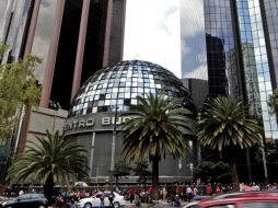 En la semana que concluye, el mercado de valores tuvo una semana corta en la que acumuló una pérdida de 0.78 por ciento, derivado de la alta volatilidad que generó el anuncia de la cancelación del NAICM. NTX / ARCHIVO
