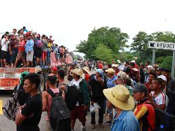 La caravana del éxodo migrante sigue su paso por México luego de haber salido de Dam Pedro Osula, Honduras, el pasado 12 de octubre. Han recorrido Chiapas y desde el domingo transitan por territorio oaxaqueño. NTX / F. Estrada