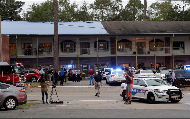 Policías acordonaron la zona para permitir las labores periciales. AP/T. Schneider