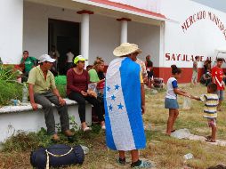 Yunes ofreció a los viajeros ir a una ciudad veracruzana más al sur del estado. NTX / F. Estrada