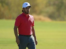 Abraham Ancer camina hacia el hoyo 18. AFP/M. Ehrmann