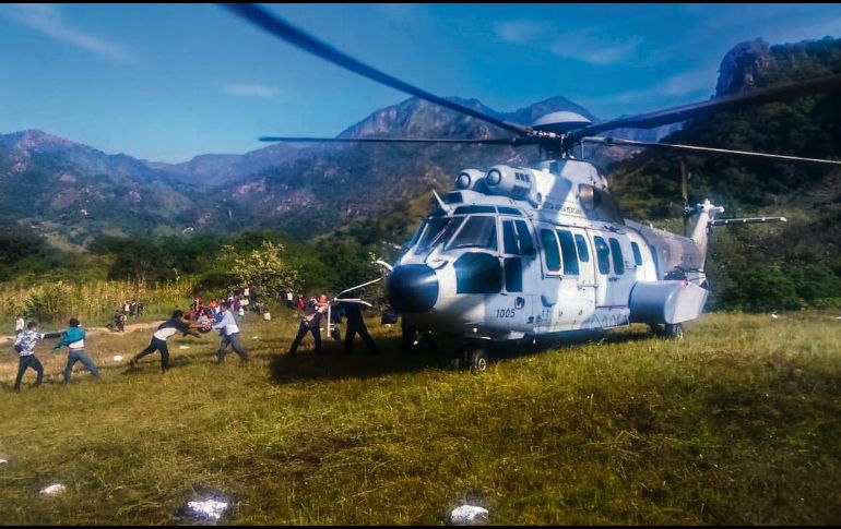 El Ejército apoya a los damnificados con entrega de víveres y traslados. ESPECIAL