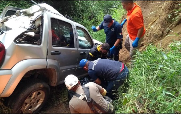Elementos de seguridad informan que fue la esposa del hombre fue quien reconoció el cuerpo.  ESPECIAL/