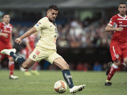Henry Martin jala el gatillo con su pierna derecha para dar el empate a las Águilas, ante un aguerrido equipo escarlata. MEXSPORT
