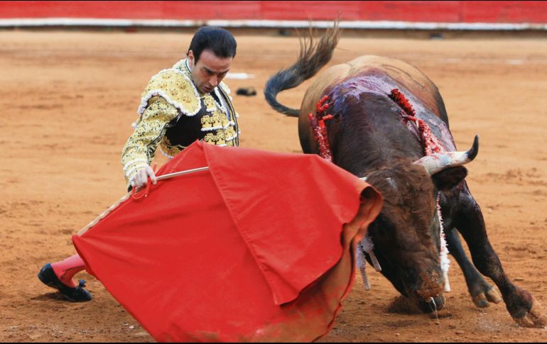 La máxima figura del toreo mundial, el español Enrique Ponce, alternará con Juan Pablo Sánchez y Sergio Flores esta tarde. EFE