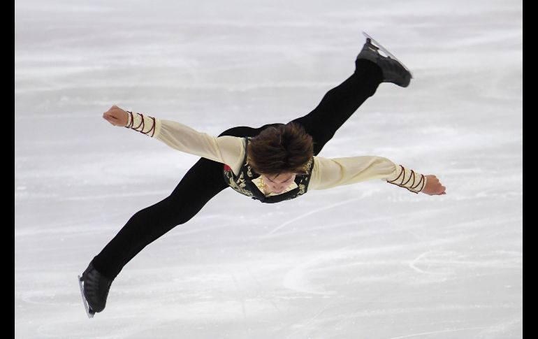 El japonés Keiji Tanaka compite en el programa libre masculino del Gran Premio de Helsinki de patinaje artístico, disputado en la capital finlandesa. EFE/K. Brandt