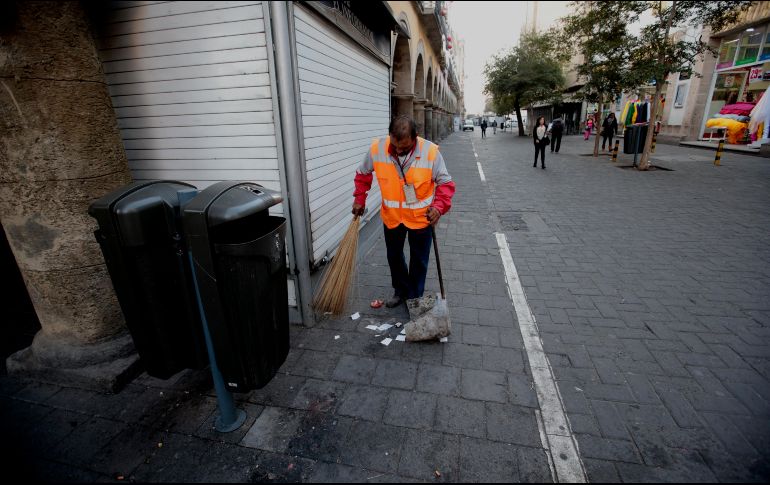 El Ayuntamiento de Guadalajara afirma que las papeleras que sufren algún tipo de daño son repuestas en un tiempo menor a 48 horas. EL INFORMADOR/G. Gallo