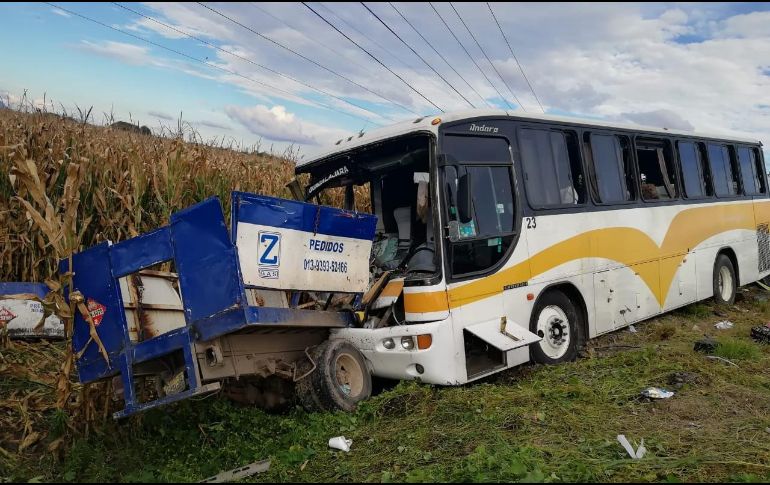 Choque en carretera Santa Rosa-La Barca deja 17 lesionados