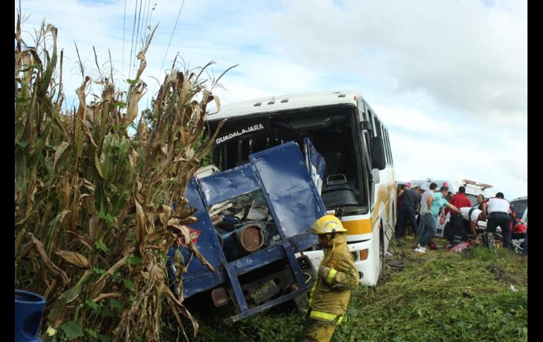 Choque en carretera Santa Rosa-La Barca deja 17 lesionados