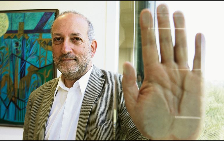 En nuestra ciudad existe esta torre luminosa sobre Avenida Américas y la calle Brasilia, obra de Norten. NOTIMEX