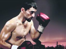 Miguel “Bayoneta” Galíndez es un boxeador originario de Tijuana (México), que tras un trágico acontecimiento, que sólo se revela bien avanzada la película, emigra a Finlandia, donde se convierte en entrenador de boxeo. ESPECIAL