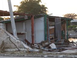 Personal del gobierno del estado continúa con los trabajos de limpieza y reconstrucción también en el municipio de Huajicori, ahora en el Paso a Guamuchilar. NTX / ARCHIVO