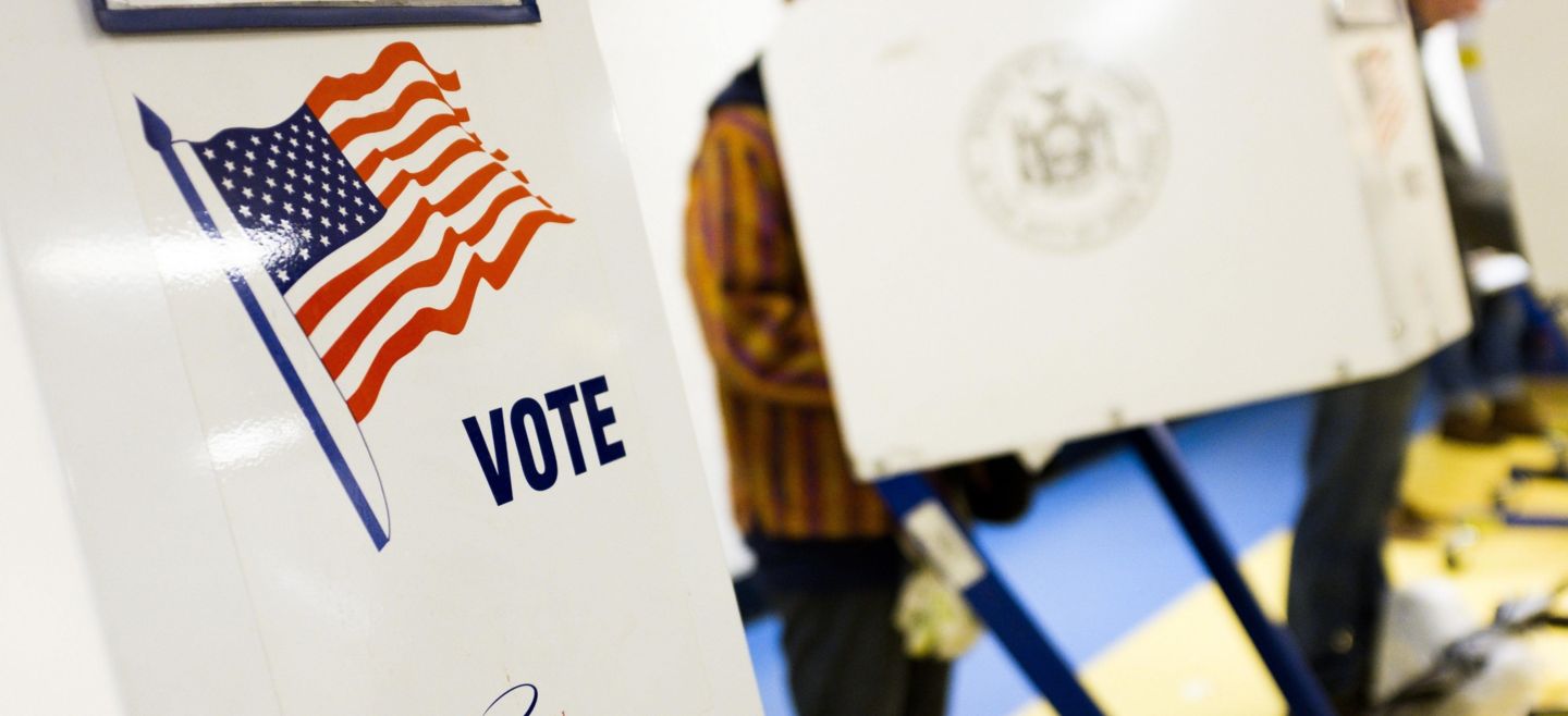 Entre los cinco temas que motivan a los ciudadanos a votar se encuentran la inmigración, la reforma sanitaria, el acoso, y la política sobre armas. EFE / J. Lane