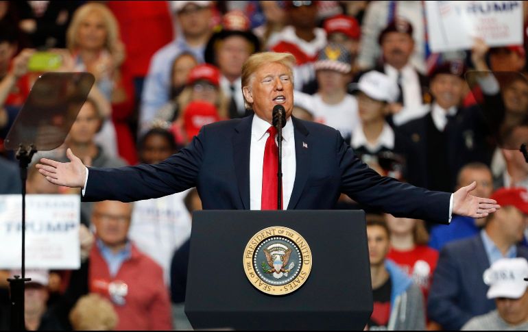 Trump ha seguido los resultados desde la Casa Blanca con familiares y amigos. EFE/D. Maxwell