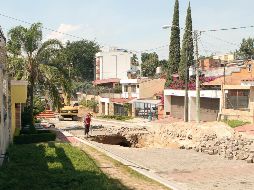 Socavón en la colonia Conjunto Patria. Las viejas redes de agua y el paso de vehículos pesados —desviados de sus rutas por la construcción de la Línea 3— debilitaron la superficie. EL INFORMADOR/Archivo