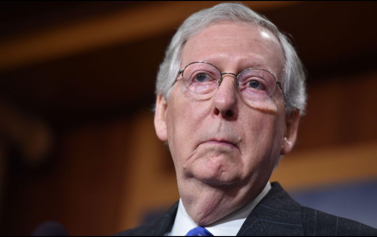 El líder de los republicanos en el Senado, Mitch McConnell advierte a los demócratas sobre los riesgos de llevar a cabo una cadena de investigaciones sobre el presidente. AFP / N. Kamm