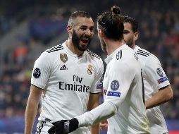 Karim Benzema (I) celebra su primer gol de la noche, al minuto 20. AP/P. D. Josek