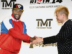 Floyd Mayweather Jr. y Tenshin Nasukawa dieron a conocer el combate que finalmente no se realizará. AP