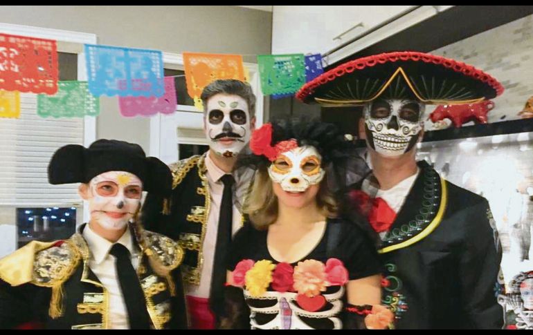 María Wilson y la conductora de TV Stephanie Mattels con dos “catrines” .