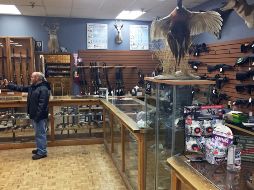 La idea de Pelosi se da después de la masacre de estudiantes en un bar de California en donde al menos 12 personas murieron, incluido un agente de la policía y unas 25 más resultaron heridas. AP / ARCHIVO