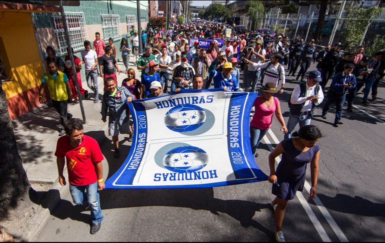 En entrevista, Benítez informa que van a solicitar por lo menos 170 camiones para que los apoyen y ya no se expongan más; considera que la solicitud es una obligación de las Naciones Unidas y que por lo tanto no se los podrán negar. NTX / J. Pazos
