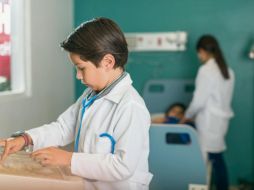 El equipo de la pequeña Lucía logró lo que parecía imposible: desde un quirófano cambió la vida de una familia entera. ESPECIAL