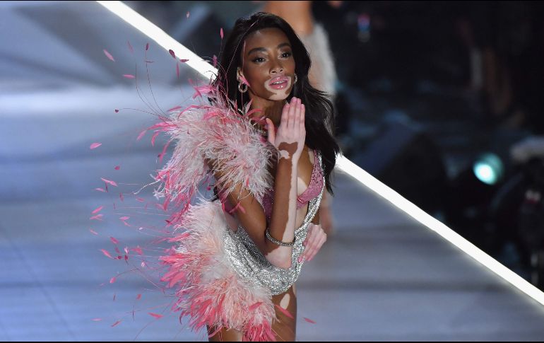 Winnie Harlow, la primer modelo con la enfermedad Vitíligo que desfila en una pasarela de Victoria´s Secret. AFP / A. Weiss