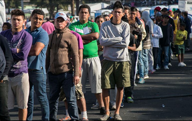 Mientras este viernes un grupo de la caravana migrante partió rumbo a Querétaro, el resto decidió quedarse un día más en el albergue del Estadio Jesús Martínez 