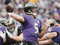 De ser necesario, Joe Flacco (foto) será reemplazado como quarterback titular por el novato Lamar Jackson. AP