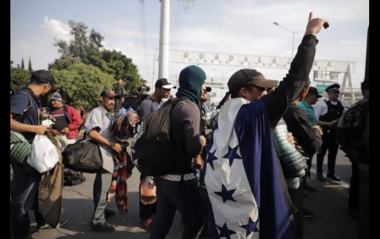 Pasadas las tres de la tarde, la autoridad dispuso de camiones para comenzar a trasladar a los centroamericanos al albergue habilitado en el Auditorio Benito Juárez. EL INFORMADOR/ F. Atilano