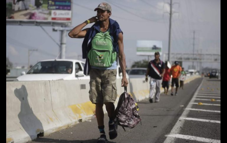 Pasadas las tres de la tarde, la autoridad dispuso de camiones para comenzar a trasladar a los centroamericanos al albergue habilitado en el Auditorio Benito Juárez. EL INFORMADOR/ F. Atilano