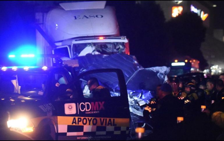 Tras la carambola, 10 autos resultaron dañados y más 25 personas presentaron lesiones menores. TWITTER