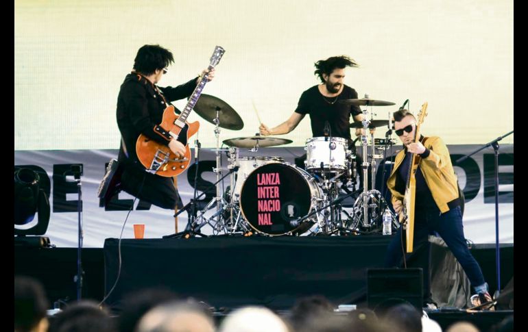 Lanza Internacional. Los hermanos Francisco y Mauricio Durán (ex Búnkers) abrieron la pista del escenario de Niños Héroes.