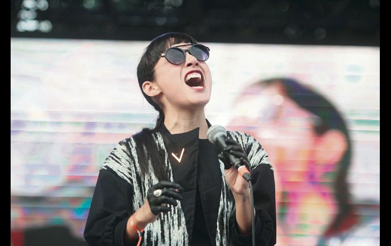 Valsian. El dueto mexicano de dream pop originario de Cuernavaca hizo los honores en el escenario de Justo Sierra.