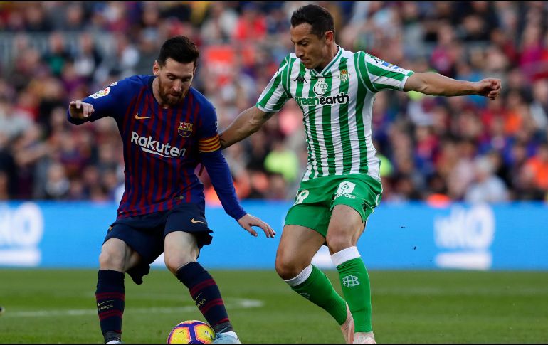 Guardado (D) fue titular y disputó los 90 minutos del partido. AP/M. Fernández