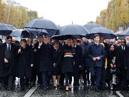 Bajo la lluvia, los líderes caminaron a la tumba del soldado desconocido; Putin y Trump llegaron por separado. AFP/L. Marin