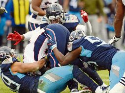 La defensiva de los Titans estuvo encima de Tom Brady todo el juego y lograron capturarlo en tres ocasiones. AP / Zaleski
