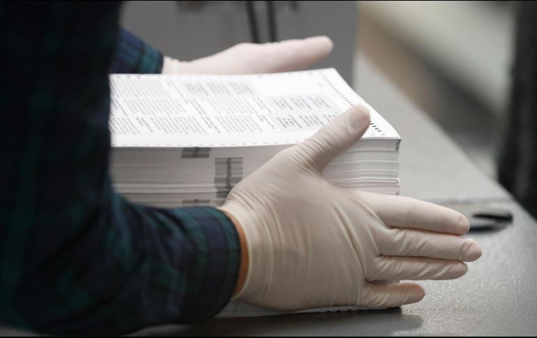 Autoridades ordenaron el recuento luego que los 67 condados de Florida completaron la entrega de resultados y se evidenció el estrecho margen de triunfo. AP / W. Lee