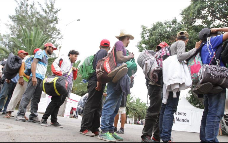 En la Magdalena Mixhuca, en una gran carpa blanca, empezaron a ingresar los cientos de migrantes centroamericanos para descansar. NTX/G. Granados
