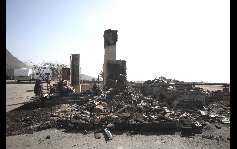 La casa propiedad del cantante canadiense Neil Young luego de ser devastada por el incendio forestal 