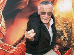 Foto tomada en 2004, Stan Lee posa en la premier de “Spider-Man 2”. AP
