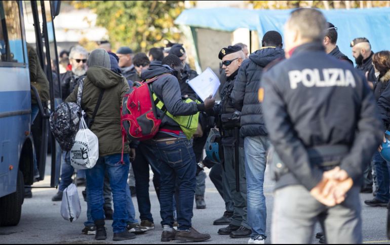 Baobab Experience alojaba a al menos 200 migrantes, en su mayoría eritreos, en las inmediaciones de la estación de trenes Tiburtina. EFE / M. Percossi