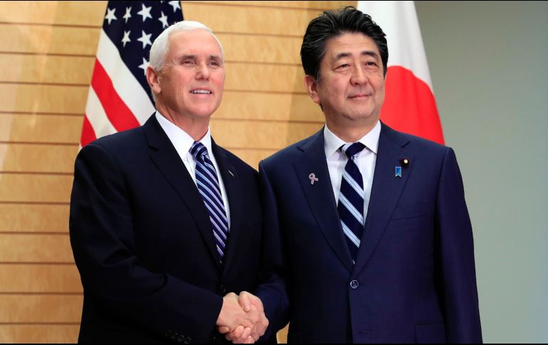 En el marco de su gira por Asia y Oceanía, el vicepresidente estadounidense se reúne con el primer ministro japonés para buscar cotejar posiciones de ambos países respecto a problemas comunes. AFP / F. Robichon