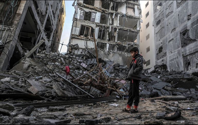 En menos de 24 horas, al menos siete palestinos murieron en los ataques israelíes que respondían al lanzamiento de cientos de cohetes desde Gaza. EFE / M. Saber