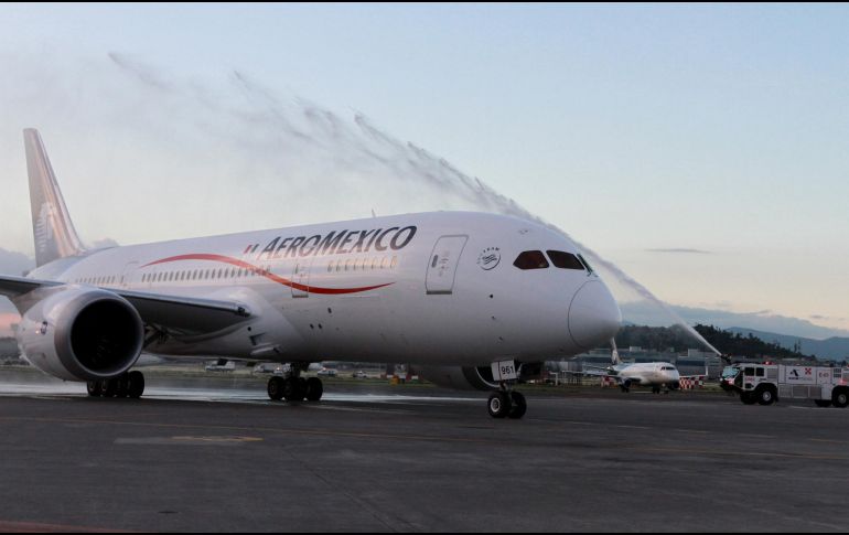 La aerolínea anunció que suspenderá nueve rutas y retirará cinco aviones de su flota. NTX/ARCHIVO