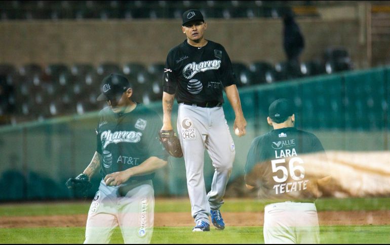 Orlando Lara cargó con la derrota. El abridor lanzó 6 entradas, 7 hits, 3 carreras y 6 ponches. FACEBOOK/CharrosBeisbolOficial