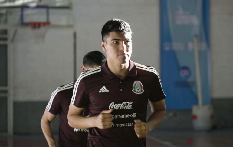 Después de los problemas para llegar a Córdoba, el Tricolor tuvo su primera sesión de entrenamiento. En la imagen, Érick Gutiérrez. @miseleccionmx