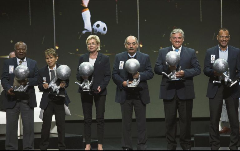 Arlindo, María Eugenia Rubio, Silvia Neid, Rivelino, Héctor Zelada y Cafú. MEXSPORT /